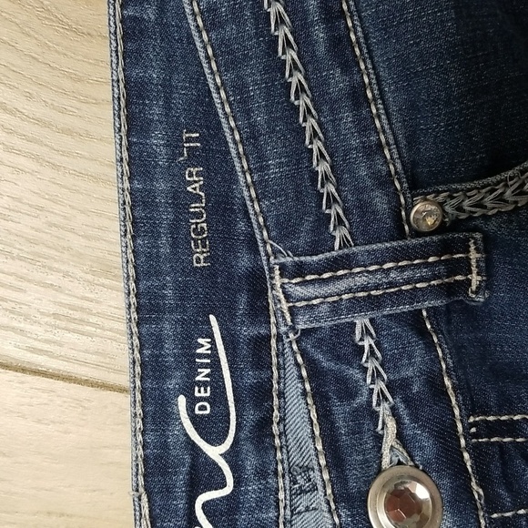 Inc. Cropped Jean's bling button braided stitching - Picture 2 of 6